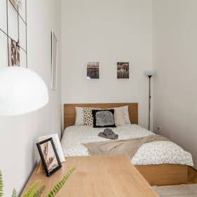 Private room for rent for HUF 149,786 per month in Budapest, Klauzál tér