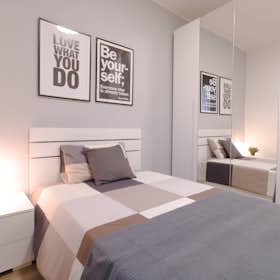 Private room for rent for €510 per month in Brescia, Piazzale Guglielmo Corvi