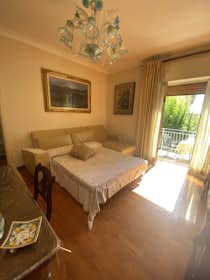 Private room for rent for €800 per month in Naples, Via Posillipo