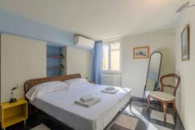 Lägenhet att hyra för 3 000 € i månaden i Sestri Levante, Via 25 Aprile