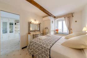 Apartment for rent for €3,000 per month in Sestri Levante, Via Milite Ignoto