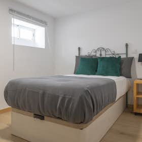Private room for rent for €508 per month in Madrid, Calle Arenas de San Pedro