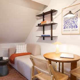 Studio for rent for €1,050 per month in Brussels, Rue aux Laines