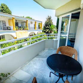 Apartment for rent for €1,000 per month in Torremolinos, Calle Don Juan Manuel