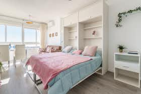Wohnung zu mieten für 1.000 € pro Monat in Torremolinos, Calle de la Colina