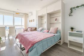 Apartament de închiriat pentru 1.000 EUR pe lună în Torremolinos, Calle de la Colina