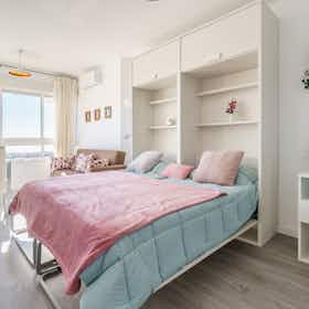 Appartement te huur voor € 1.000 per maand in Torremolinos, Calle de la Colina