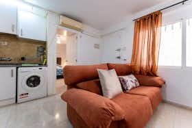 Wohnung zu mieten für 1.000 € pro Monat in Torremolinos, Calle Conde de Mieres
