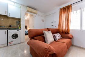 公寓 正在以 €1,000 的月租出租，其位于 Torremolinos, Calle Conde de Mieres