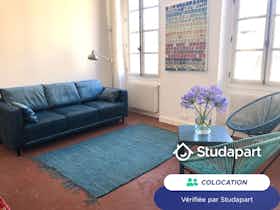 Отдельная комната сдается в аренду за 470 € в месяц в Grasse, Place aux Herbes