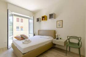 Apartment for rent for €3,000 per month in Sestri Levante, Via Abruzzi