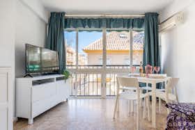 Appartement te huur voor € 1.000 per maand in Fuengirola, Calle Alta