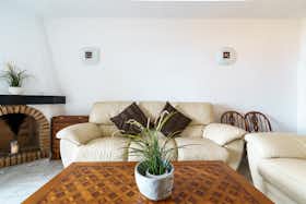 Appartement te huur voor € 1.000 per maand in Benalmádena, Calle Londres