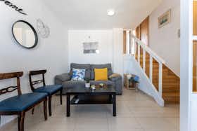 Appartement te huur voor € 1.000 per maand in Benalmádena, Calle Torrealmadena