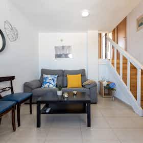 Appartement te huur voor € 1.000 per maand in Benalmádena, Calle Torrealmadena
