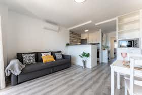 Apartament de închiriat pentru 1.000 EUR pe lună în Benalmádena, Calle Luis Vives