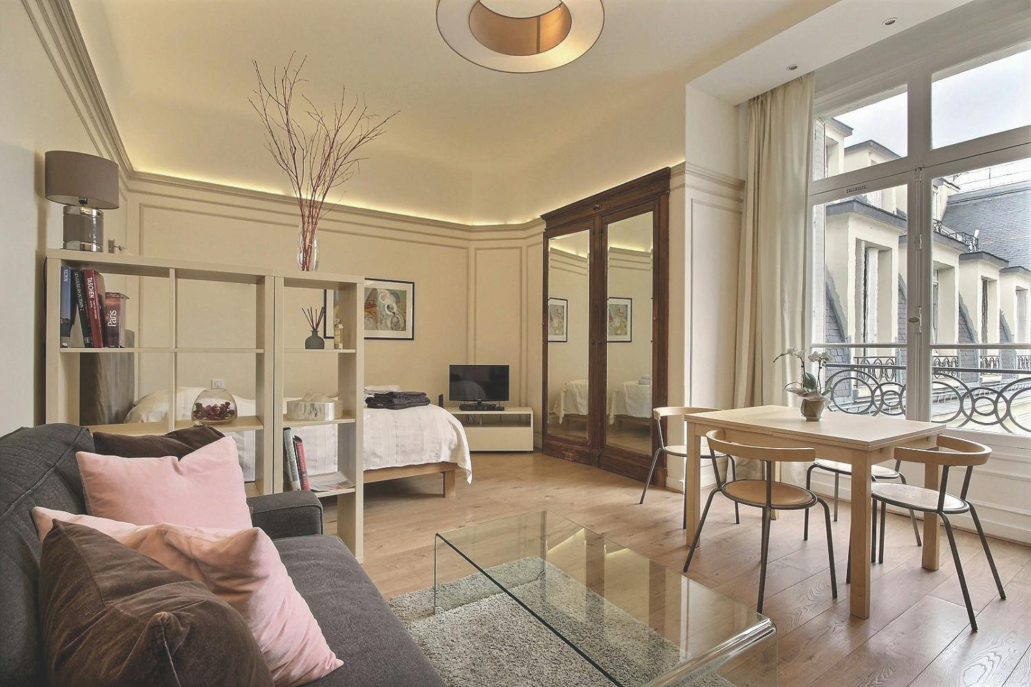 Avenue des Champs-Élysées, Paris preview