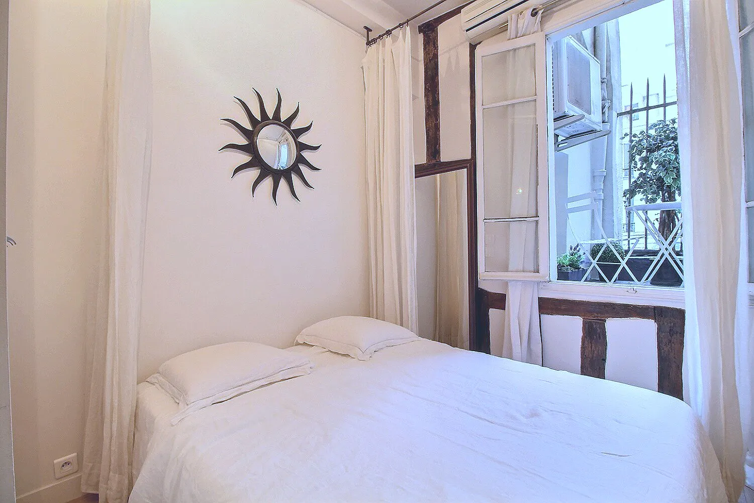 1-Bedroom Apartment in Rue du Grenier-Saint-Lazare, Paris (1430608) ROOM 1