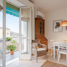 Apartment for rent for €3,000 per month in Rapallo, Via Luigi Galvani