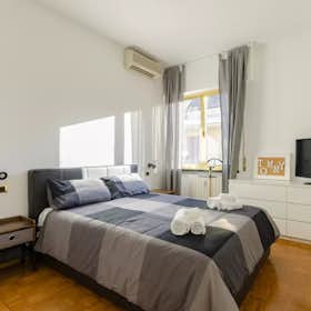 Appartement te huur voor € 3.000 per maand in Rapallo, Via della Libertà