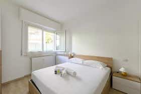 Apartment for rent for €3,000 per month in Rapallo, Via Enrico Pietrafraccia