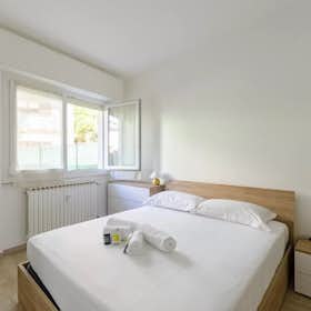 Appartement te huur voor € 3.000 per maand in Rapallo, Via Enrico Pietrafraccia