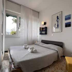 Appartamento in affitto a 3.000 € al mese a Rapallo, Via Val di Sole