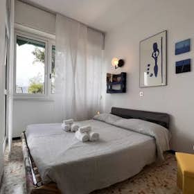 Appartement te huur voor € 3.000 per maand in Rapallo, Via Val di Sole