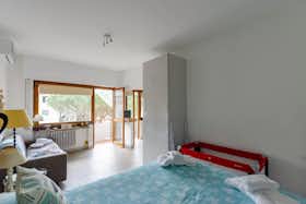 Appartamento in affitto a 3.000 € al mese a Rapallo, Via Nino Bixio