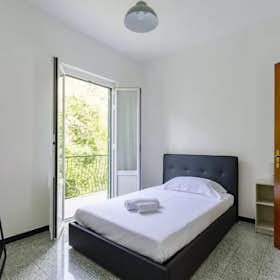 Appartement te huur voor € 3.000 per maand in Moneglia, Via Piani