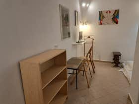 单间公寓 正在以 €650 的月租出租，其位于 Rome, Vicolo del Governo Vecchio
