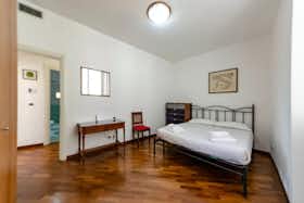 Lägenhet att hyra för 3 000 € i månaden i Genoa, Via Andrea Doria