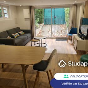 Private room for rent for €857 per month in Nanterre, Boulevard Hérold