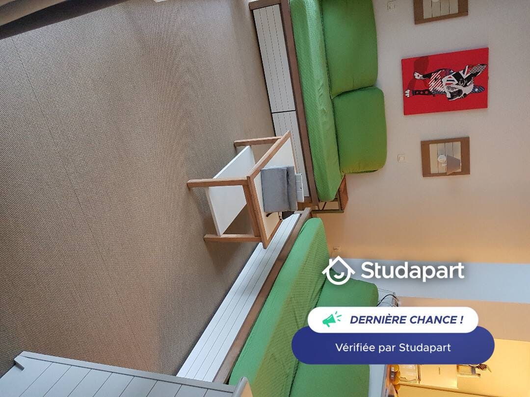 Apartment for rent for €1,100 per month in Saint-Raphaël, Allée Muirfield