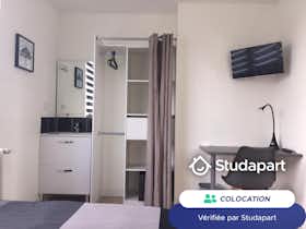 Private room for rent for €440 per month in Cholet, Avenue de la Libération