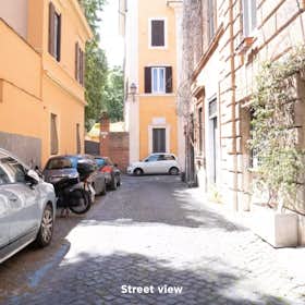 Apartment for rent for €2,500 per month in Rome, Vicolo della Penitenza