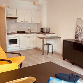 单间公寓 正在以 €1,350 的月租出租，其位于 Berlin, Alte Jakobstraße