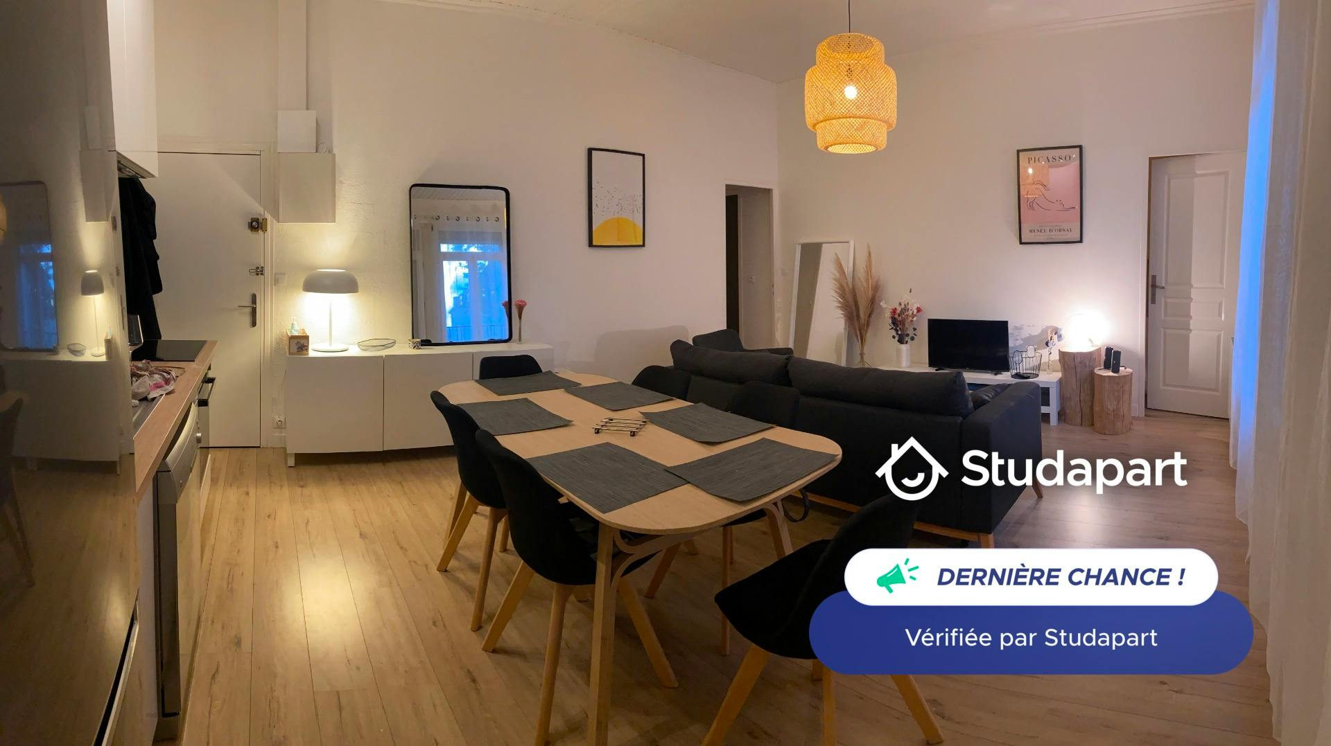 Appartement te huur voor € 1.360 per maand in La Rochelle, Rue Villeneuve