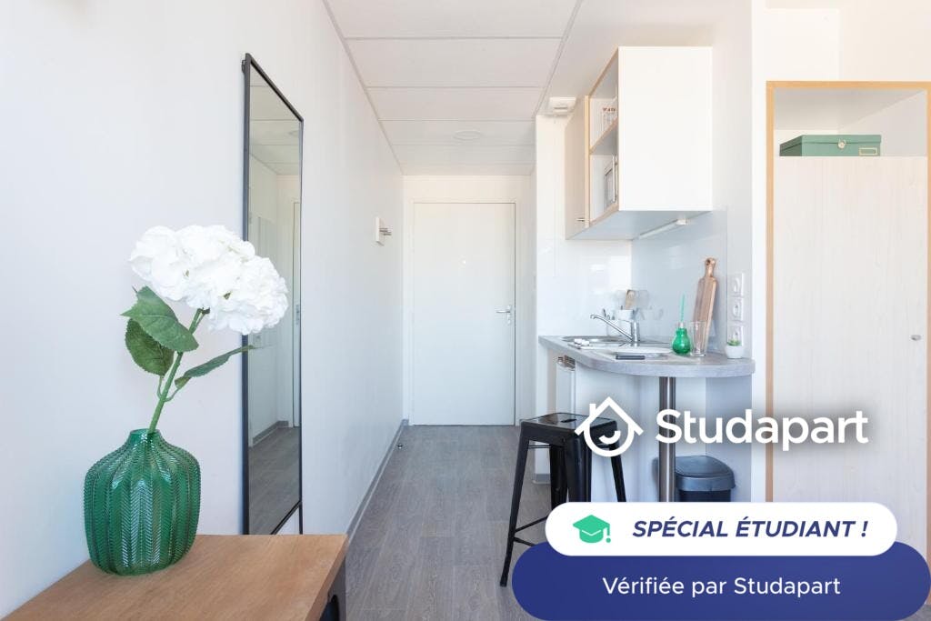 Private room for rent for €576 per month in Marseille, Rue Mathieu Stilatti