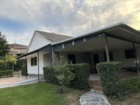 Dom do wynajęcia za 2900 € miesięcznie w mieście Villaviciosa de Odón, Calle Duero