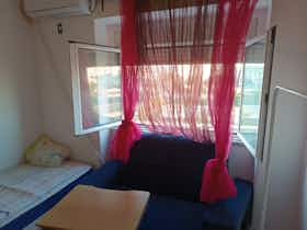 Mehrbettzimmer zu mieten für 390 € pro Monat in Amadora, Rua Garcia de Orta