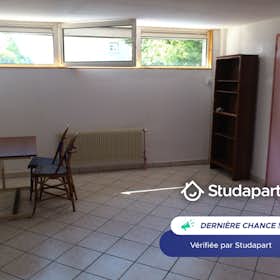 Apartment for rent for €660 per month in Strasbourg, Rue de Rome
