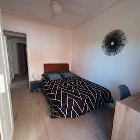 Private room for rent for €450 per month in Valencia, Carrer de la Reina