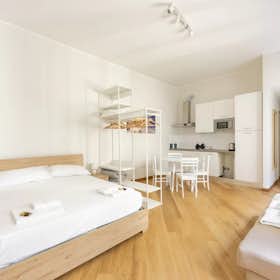 Apartment for rent for €3,000 per month in Genoa, Via Conservatori del Mare