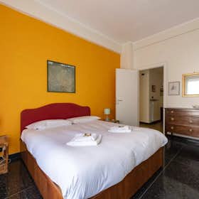 Apartamento for rent for € 3.000 per month in Genoa, Via Pelio