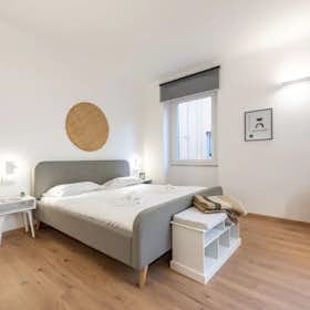 Appartement te huur voor € 3.000 per maand in Genoa, Via Raimondo Amedeo Vigna