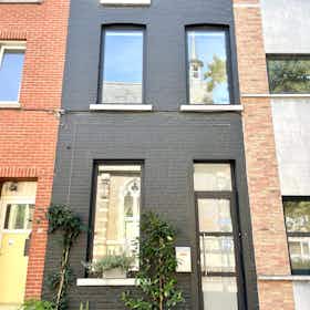 Будинок за оренду для 1 750 EUR на місяць у Leuven, Jozef Pierrestraat