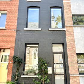 房源 正在以 €1,750 的月租出租，其位于 Leuven, Jozef Pierrestraat