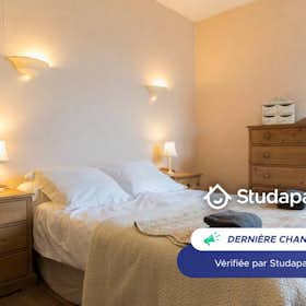 Appartement te huur voor € 788 per maand in Dijon, Rue de Fontaine-lès-Dijon