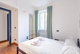 公寓 正在以 €3,000 的月租出租，其位于 Genoa, Via Bartolomeo Chighizola
